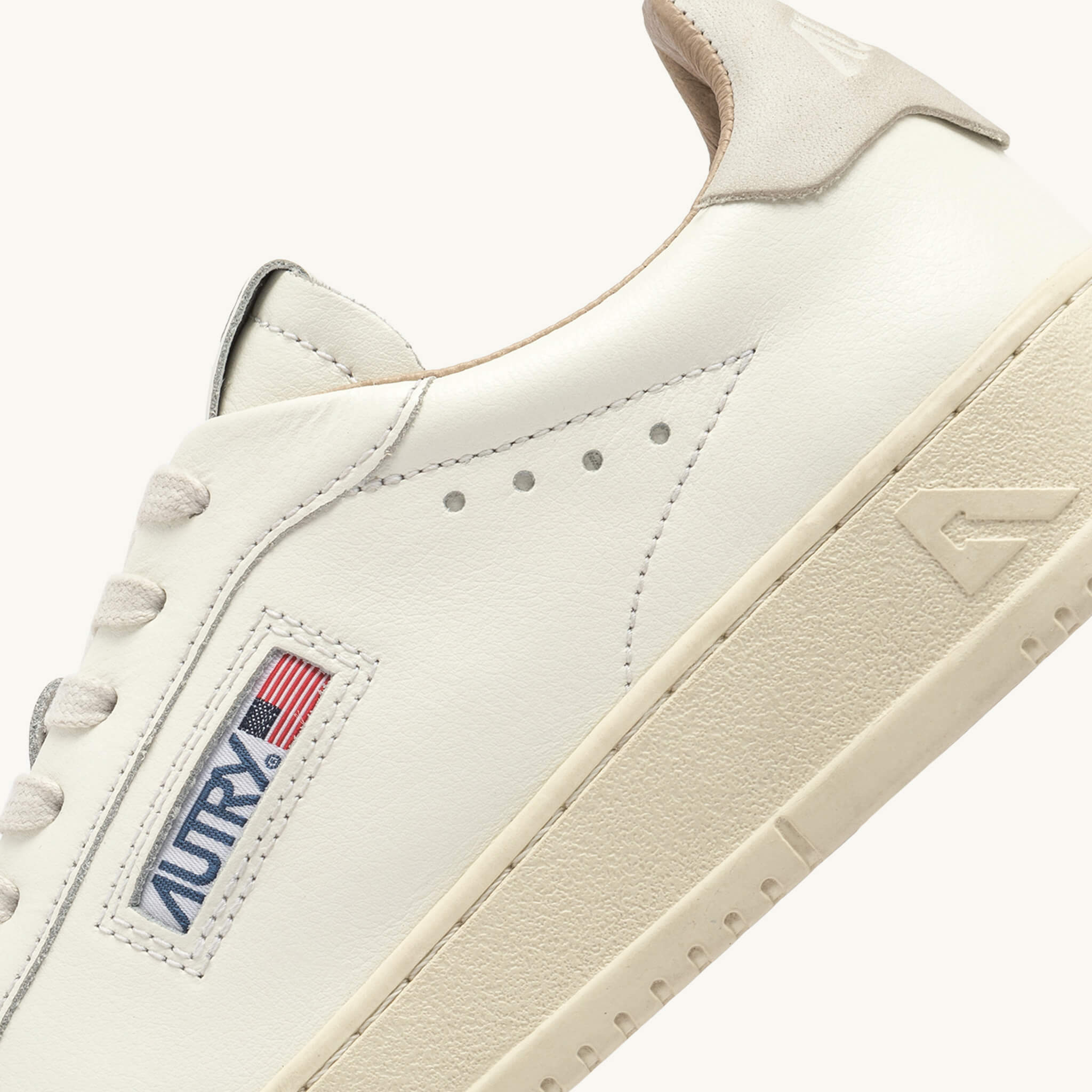 Autry | MR01 Sneakers Dallas low in pelle bianca