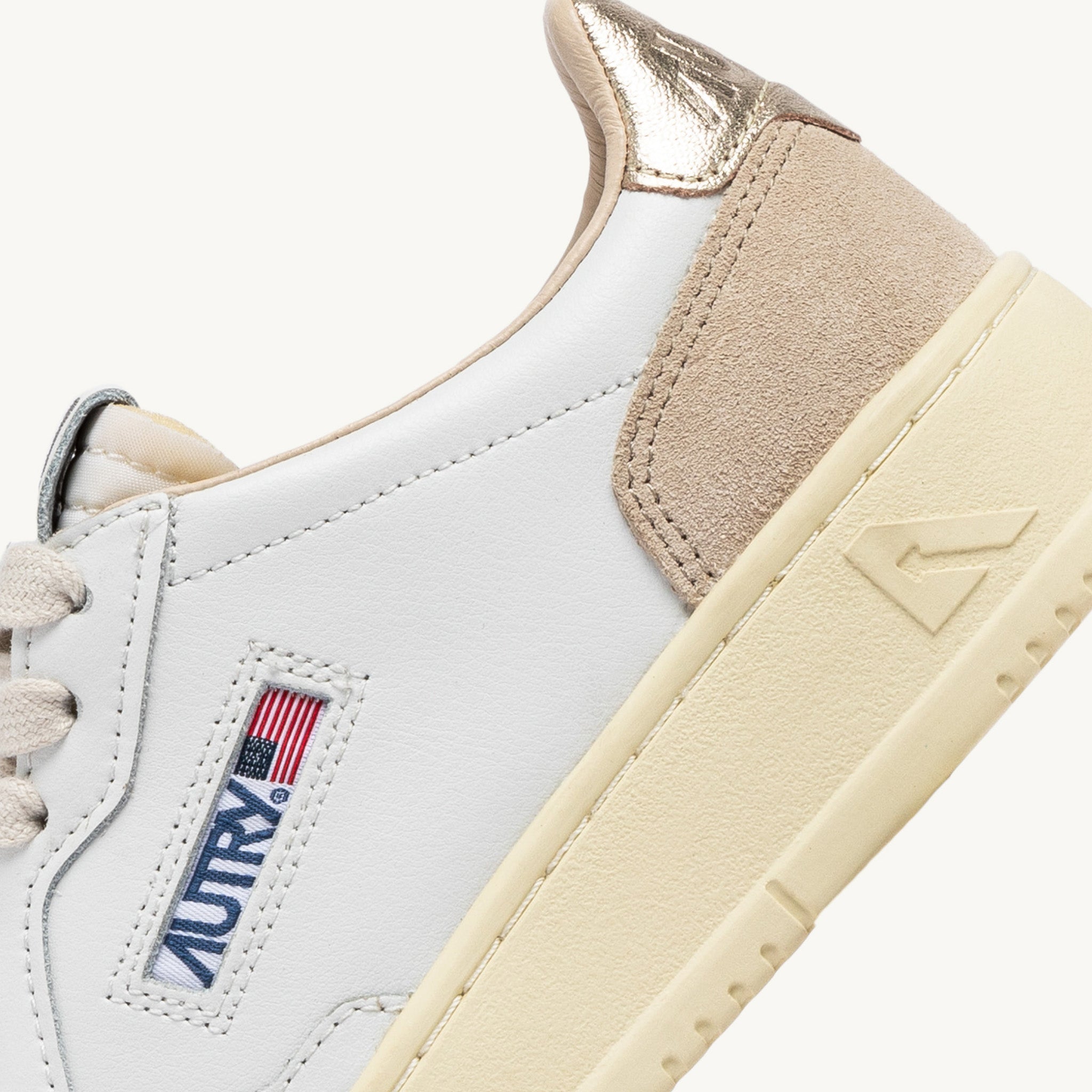 Autry | LS75 Sneakers Medalist low in pelle e suede bianca e oro