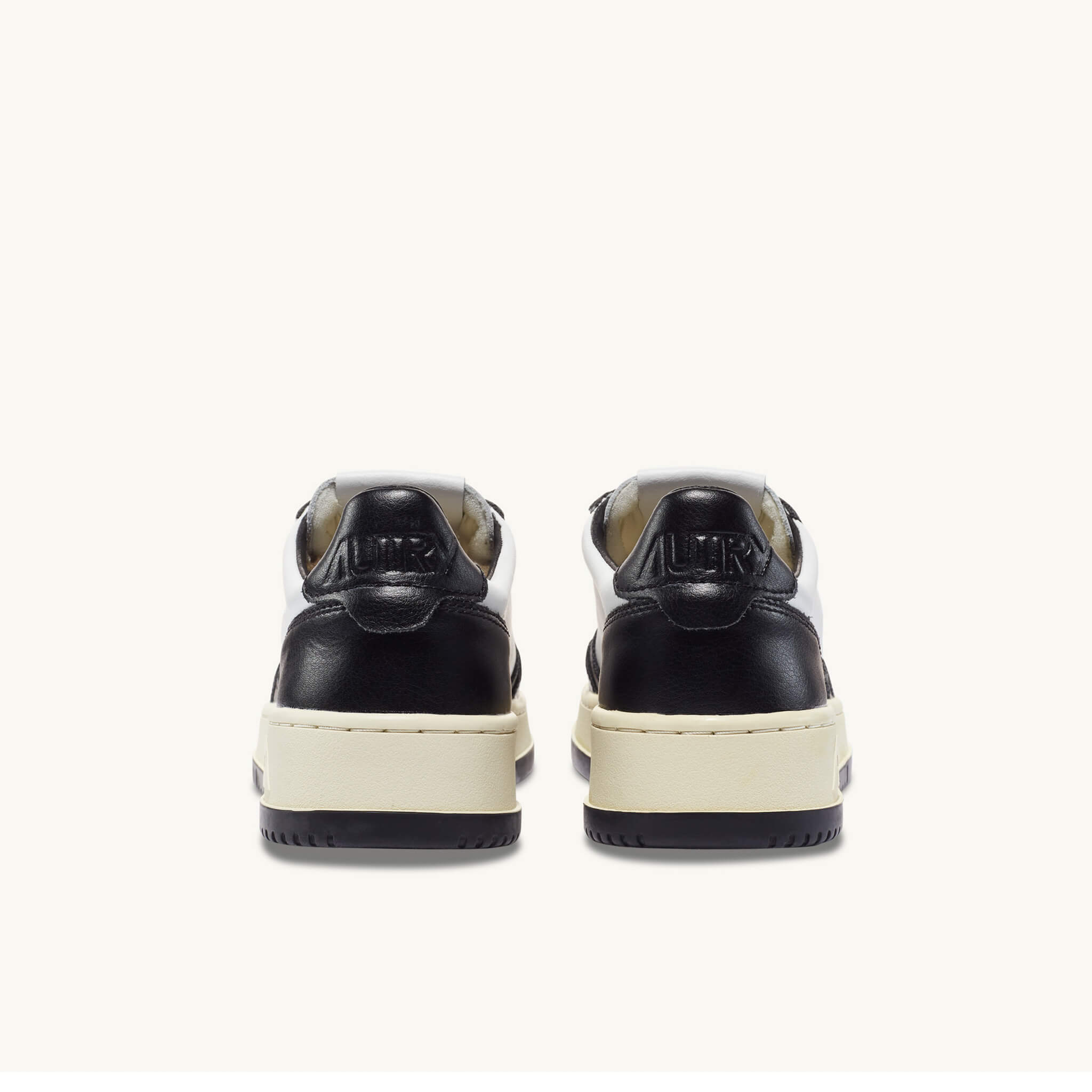 AUTRY | WB01 Sneakers Medalist low bicolor in pelle bianca e nera