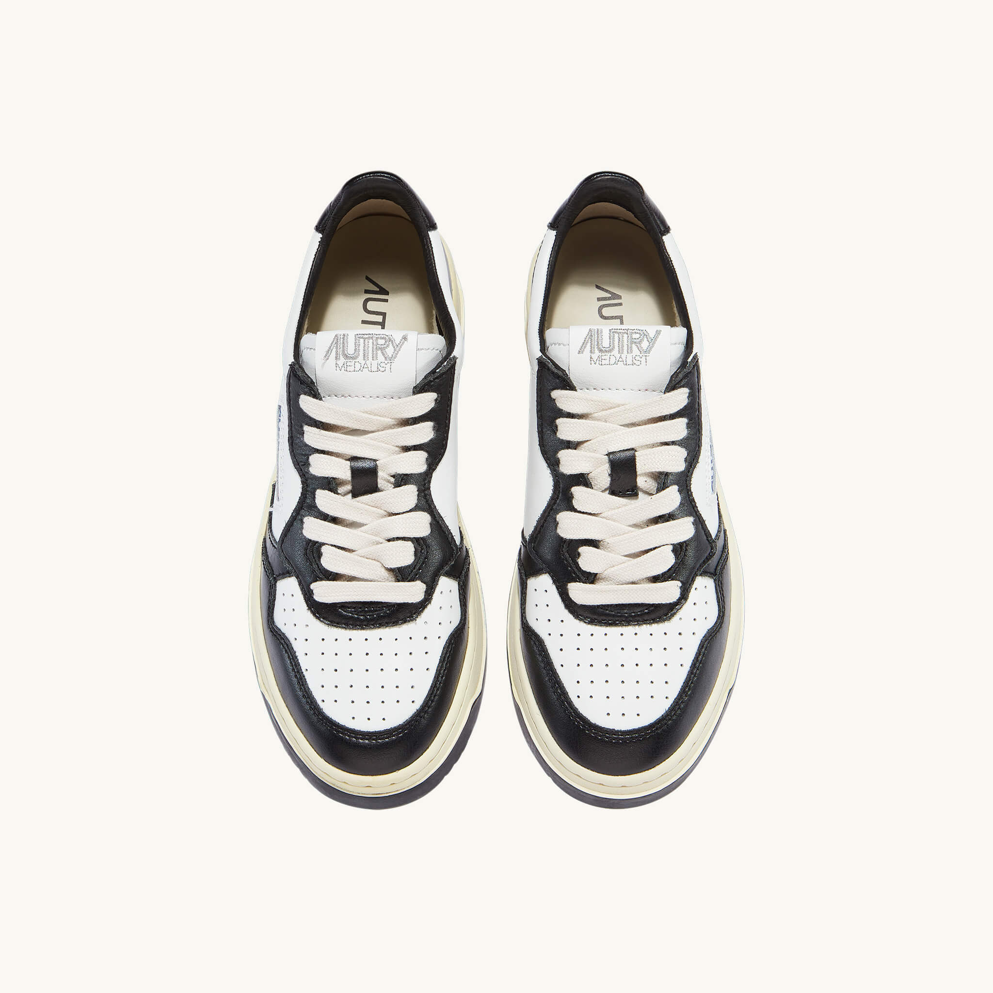 AUTRY | WB01 Sneakers Medalist low bicolor in pelle bianca e nera