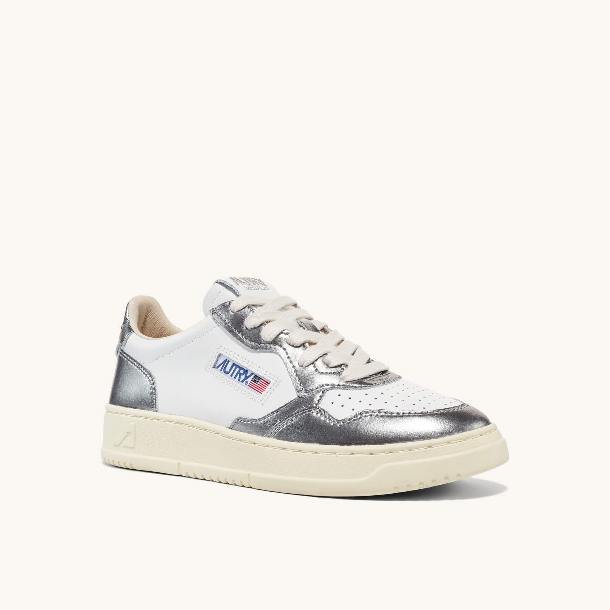 AUTRY | WB44 Sneakers Medalist low bicolor in pelle bianca e grigio metallizzato