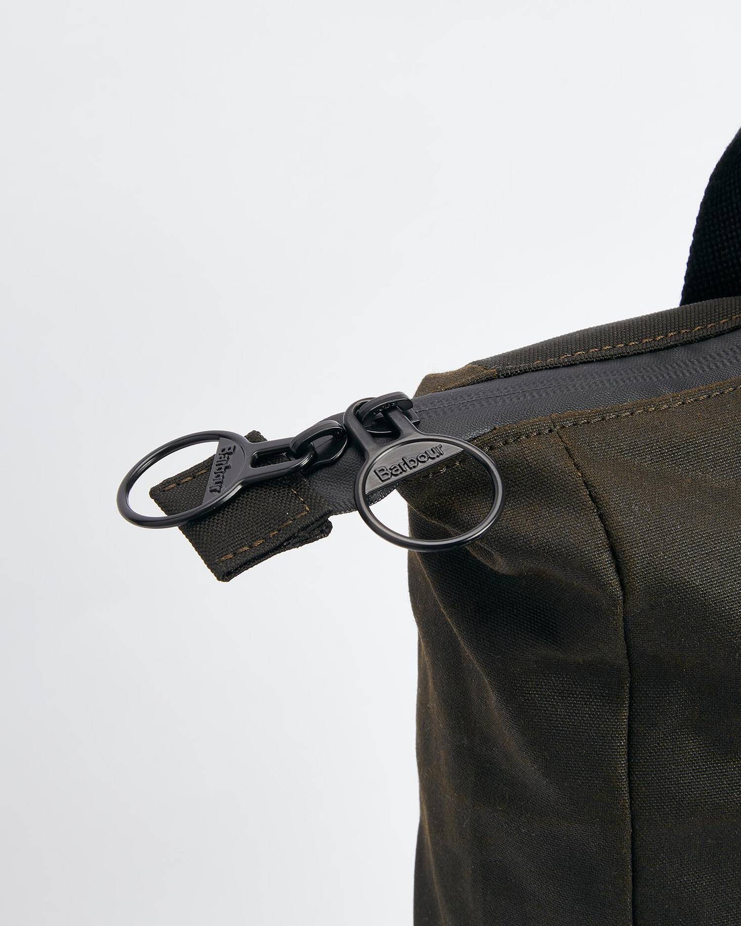 Barbour | Zaino Field In Tessuto Cerato Marrone Tabacco