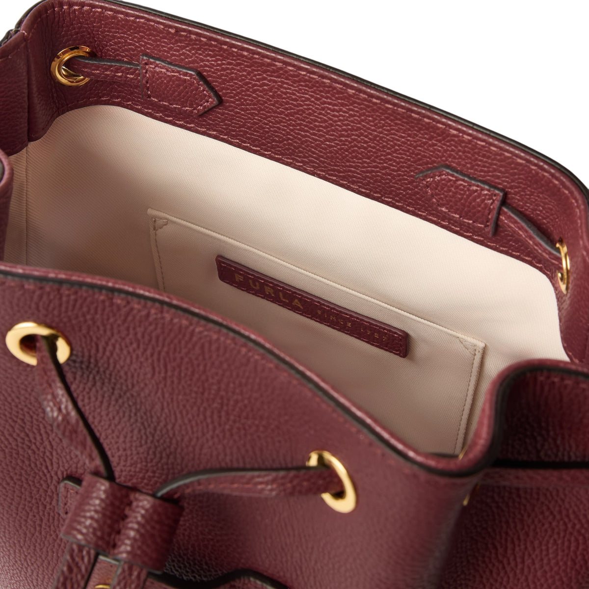 Furla | Moonlight Zaino Secchiello in Pelle Martellata Burgundy con Bottone Dorato