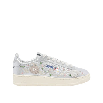 Autry | MO01 Dallas Low Pelle Laminata Argento e Ricami