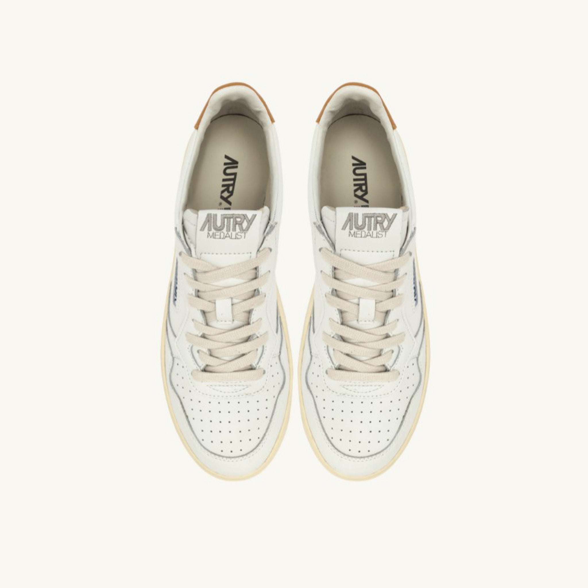 AUTRY | LL76 Sneakers Medalist low in pelle bianca e cuoio chiaro