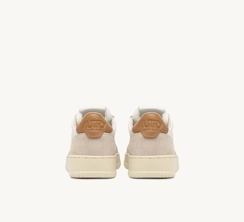 AUTRY | LS02 Sneakers Medalist low in pelle bianca e suede bianco e cuoio scuro
