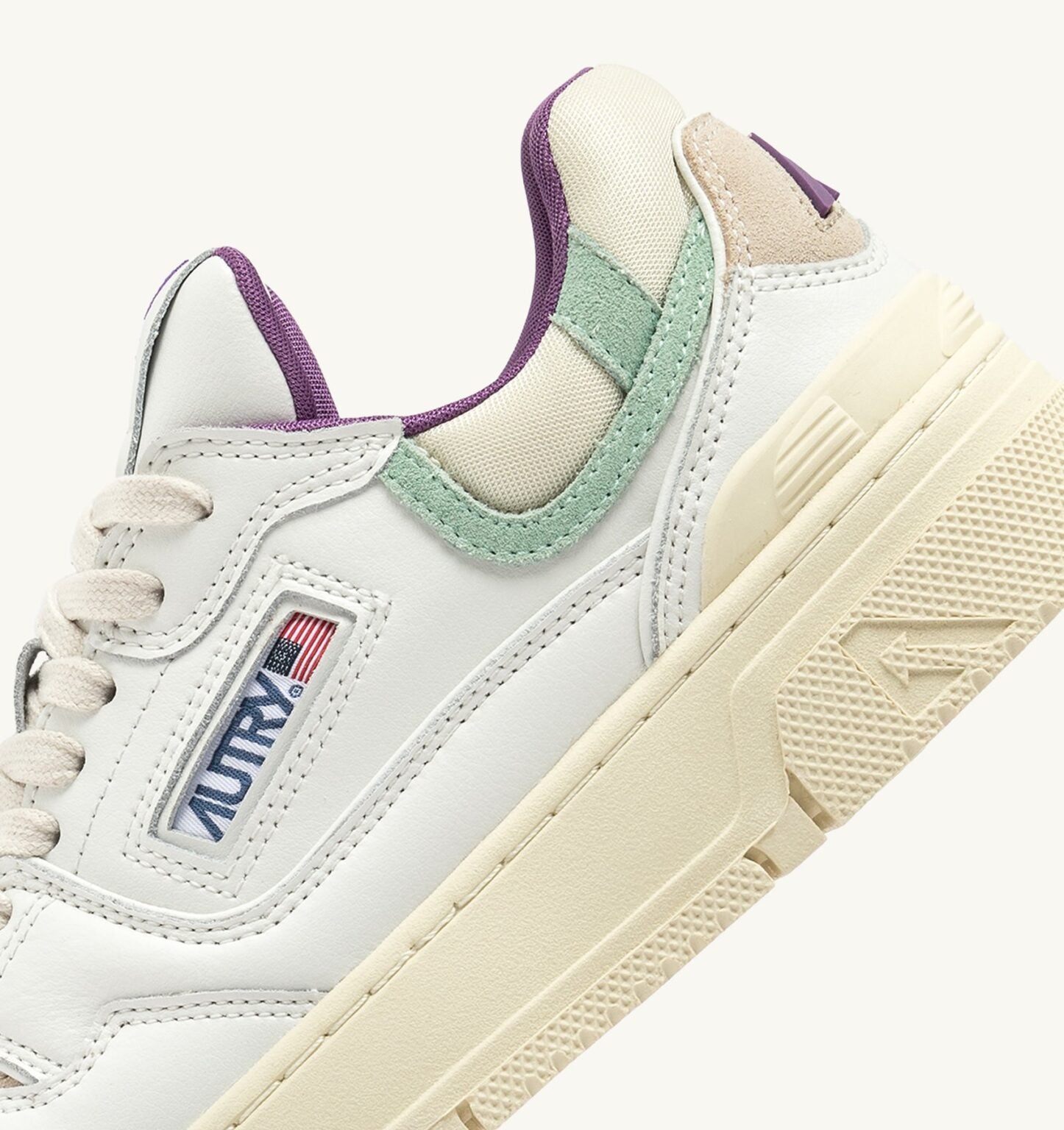 Autry | MY05 Sneaker CLC Low in Pelle Bianca e Dettagli Verde Acqua